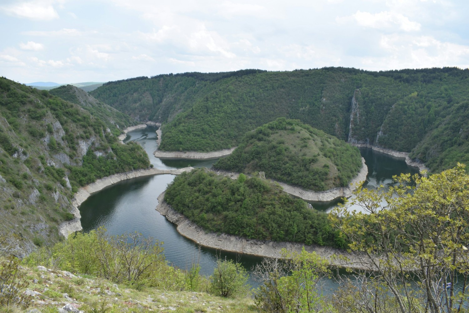 Меандри језера Увац