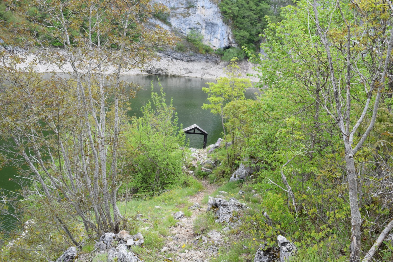 Офроад који води до воде