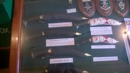 Кхукури ножеви и амблеми Гурка војника