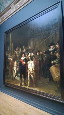 Ово је чувена слика „Ноћна стража“ (The Night Watch) коју је насликао Рембрант ван Рајн, један од највећих холандских уметника.