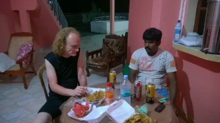 Упул и ја уживамо у храни у пиву - Шри Ланка - putujemo.org