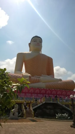 "Kande Viharya" храм и 48 метара висока статуа Буде - Шри Ланка