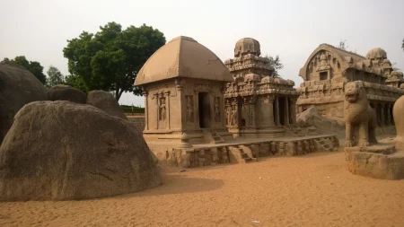 Храмове чувају камени лав и слон - Индија
