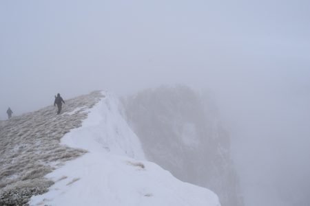 Снег је завејао литицу - Сува планина