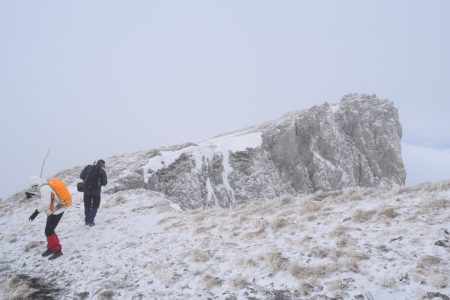 Последњи поглед на литице Трема пре спуста назад до возила - Сува планина